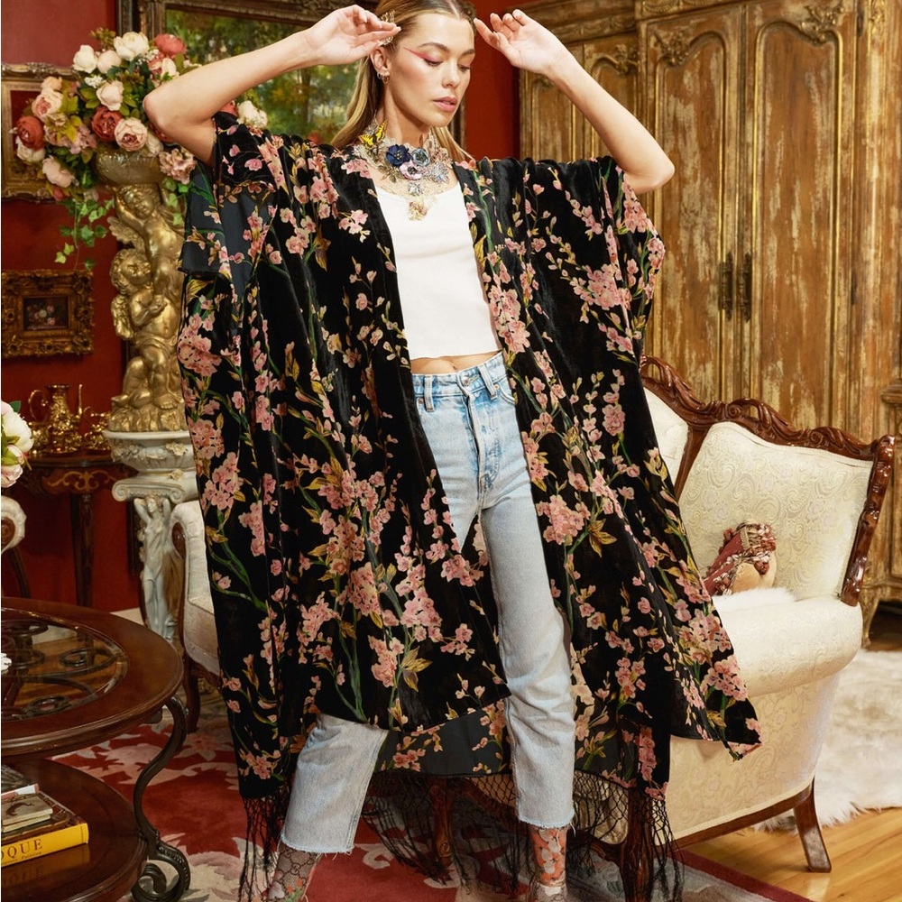 ARATTA
Women’s Jasmine Burnout Velvet Kimono In Black